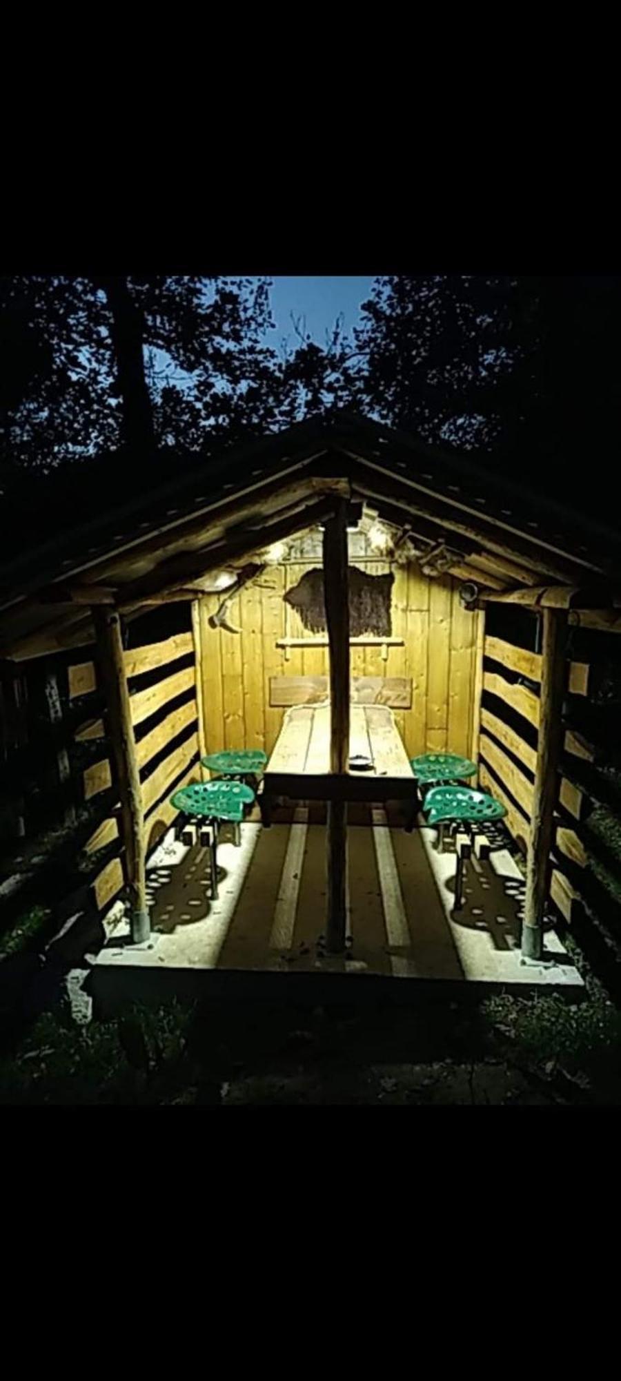 La Cabane Perchee Du Trappeur Écrainville Εξωτερικό φωτογραφία