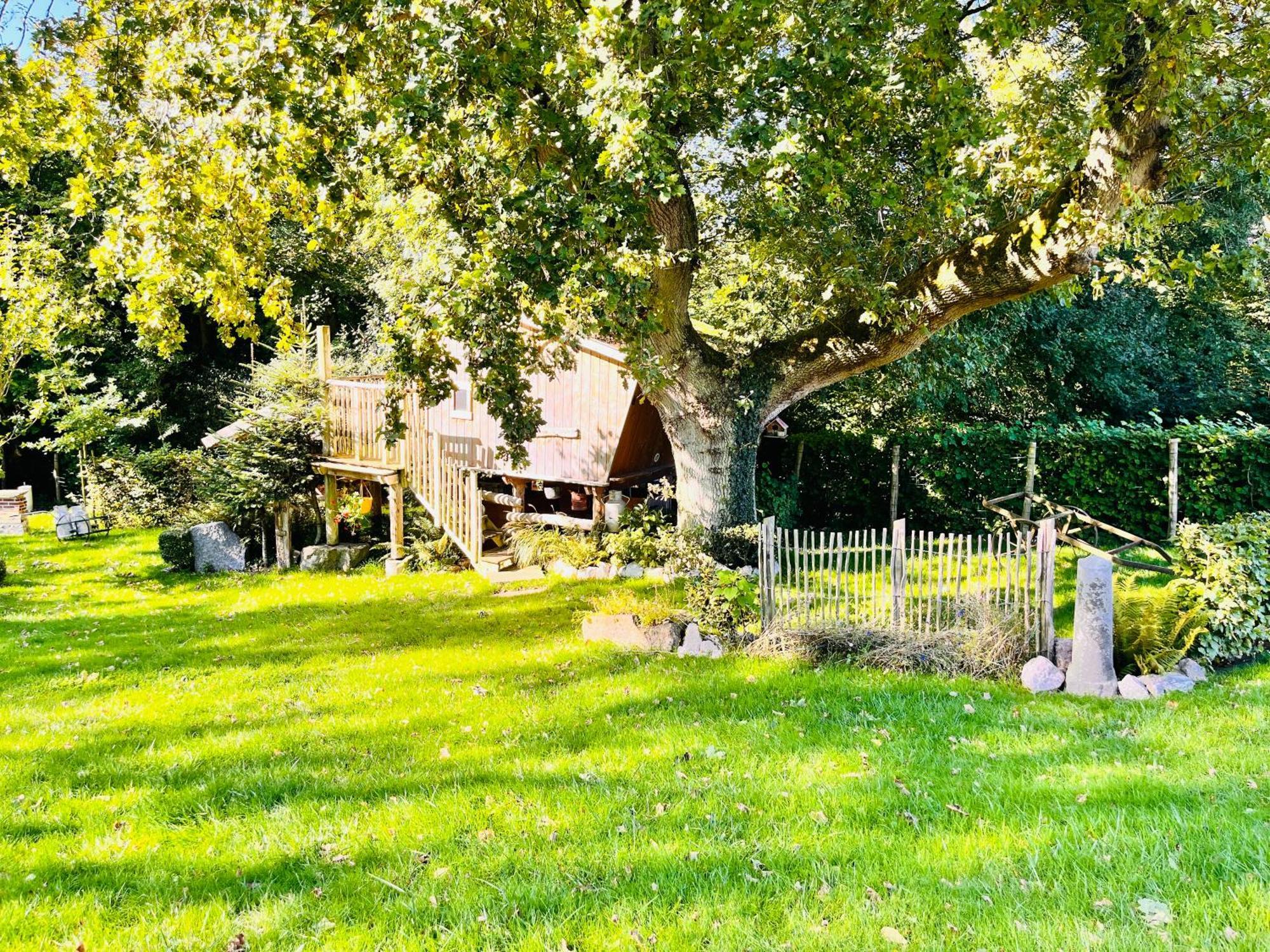 La Cabane Perchee Du Trappeur Écrainville Εξωτερικό φωτογραφία
