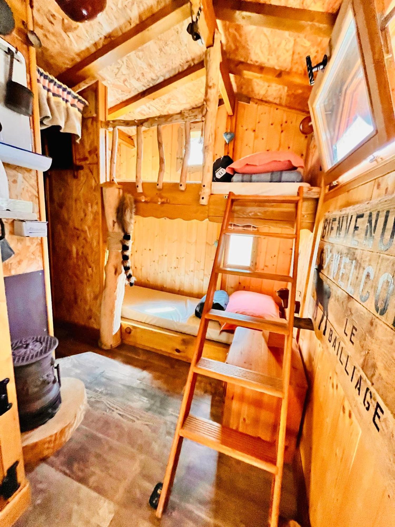 La Cabane Perchee Du Trappeur Écrainville Εξωτερικό φωτογραφία