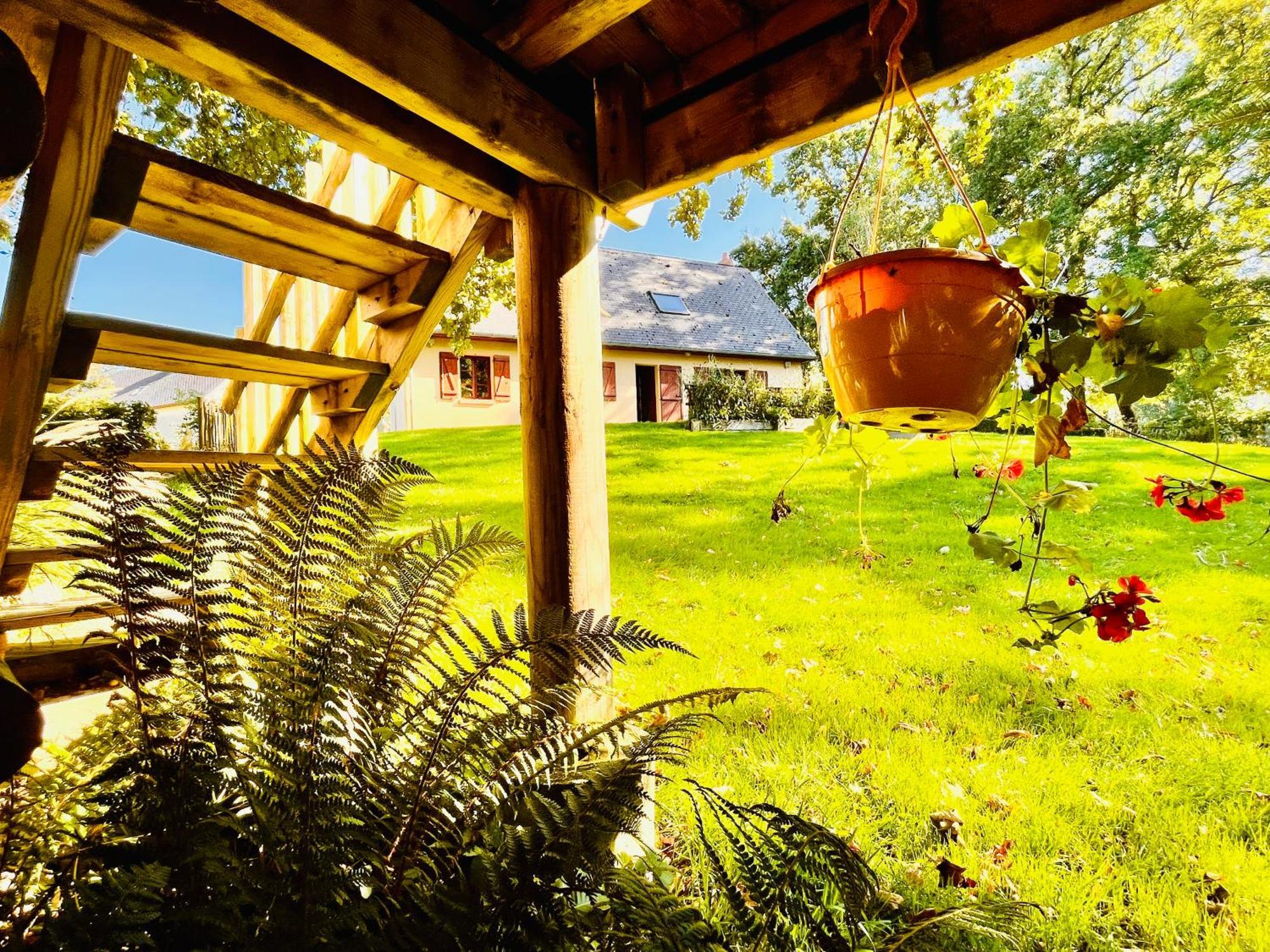 La Cabane Perchee Du Trappeur Écrainville Εξωτερικό φωτογραφία