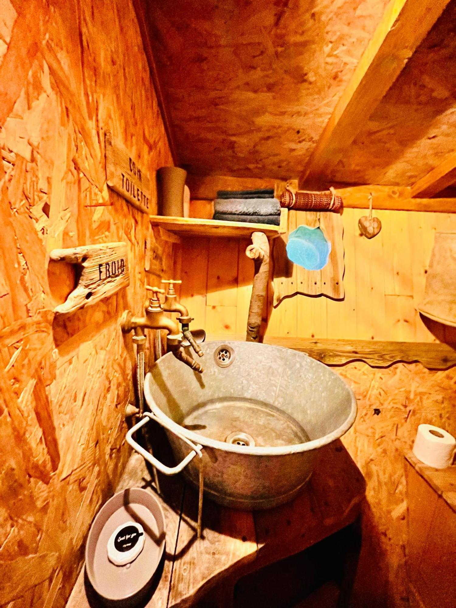La Cabane Perchee Du Trappeur Écrainville Εξωτερικό φωτογραφία