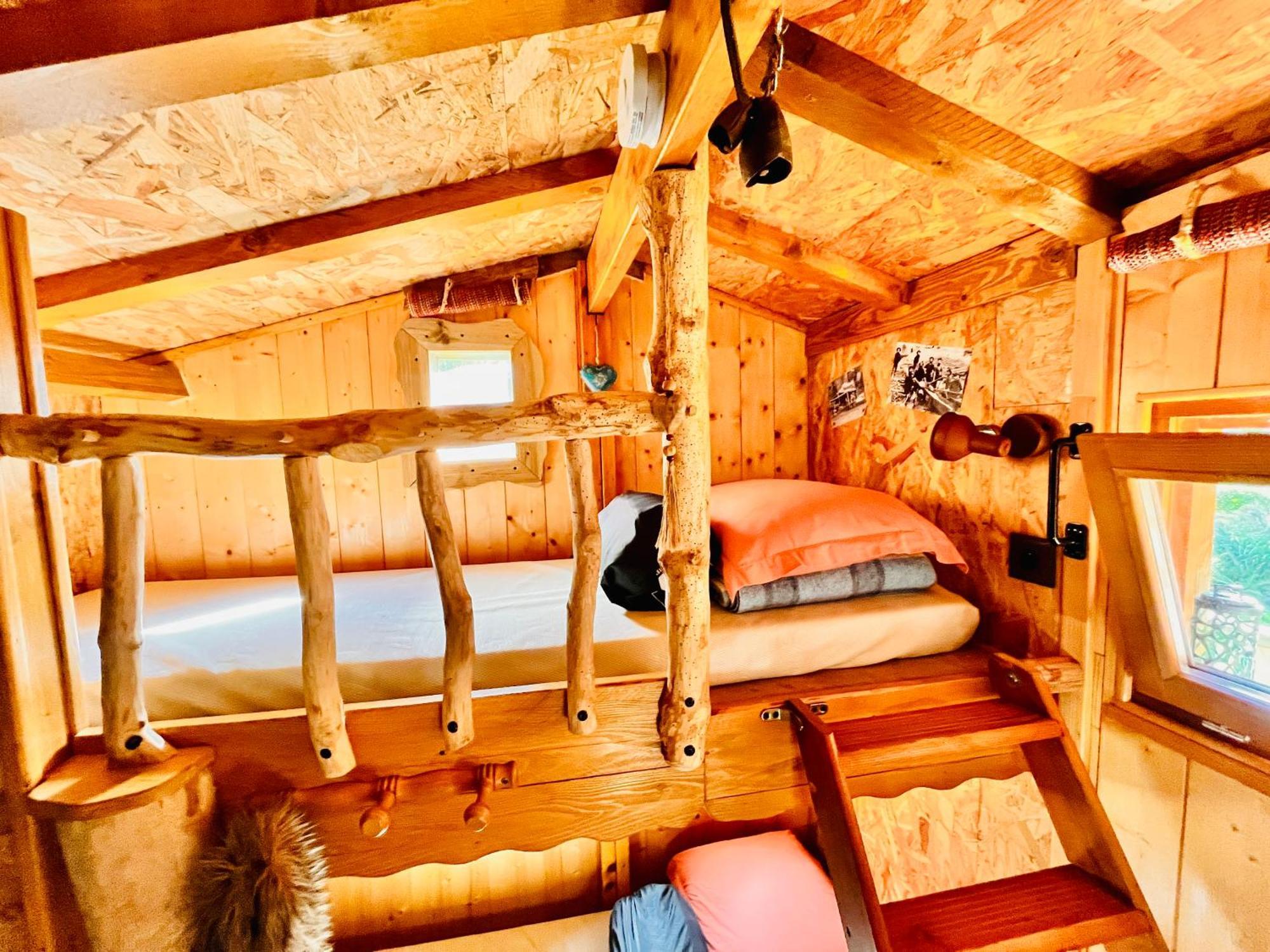 La Cabane Perchee Du Trappeur Écrainville Εξωτερικό φωτογραφία