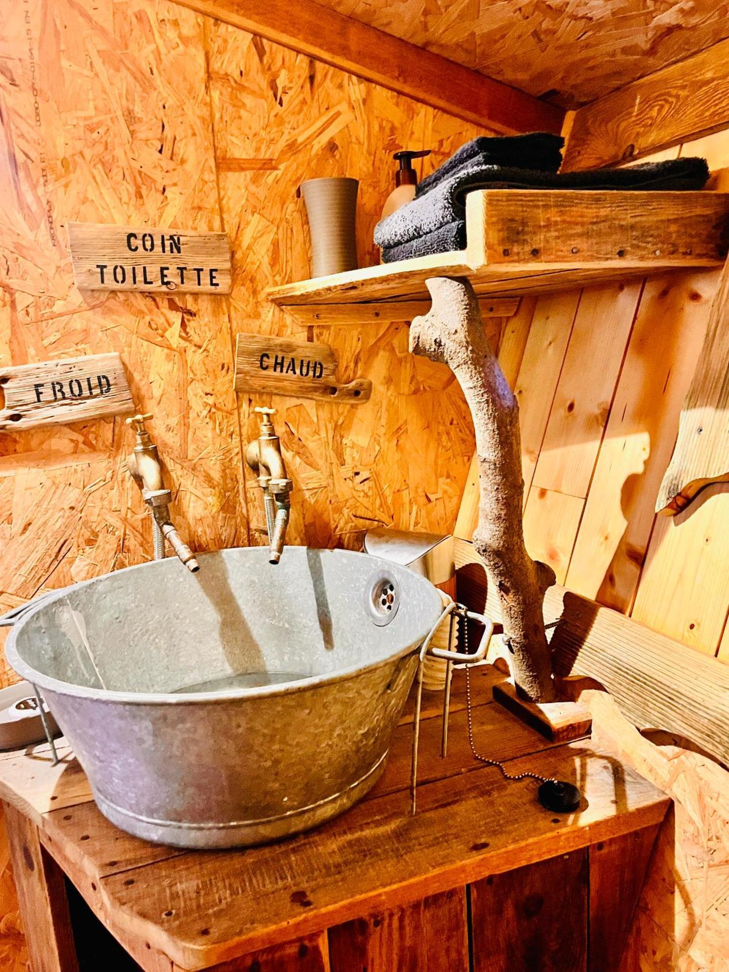 La Cabane Perchee Du Trappeur Écrainville Εξωτερικό φωτογραφία