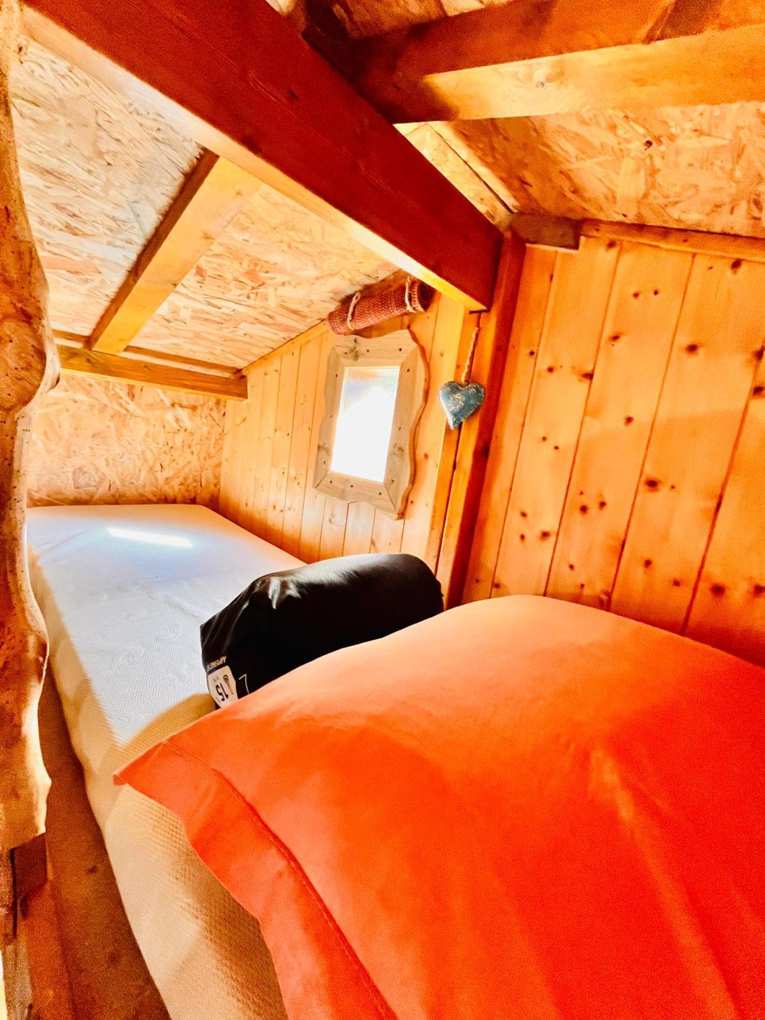 La Cabane Perchee Du Trappeur Écrainville Εξωτερικό φωτογραφία