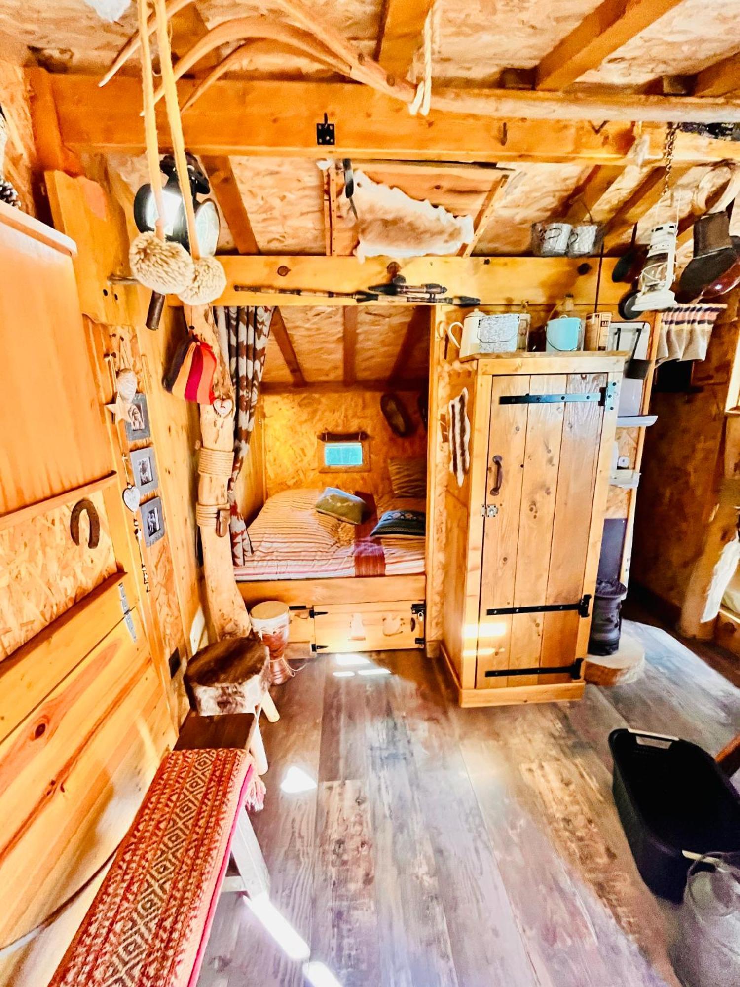 La Cabane Perchee Du Trappeur Écrainville Εξωτερικό φωτογραφία