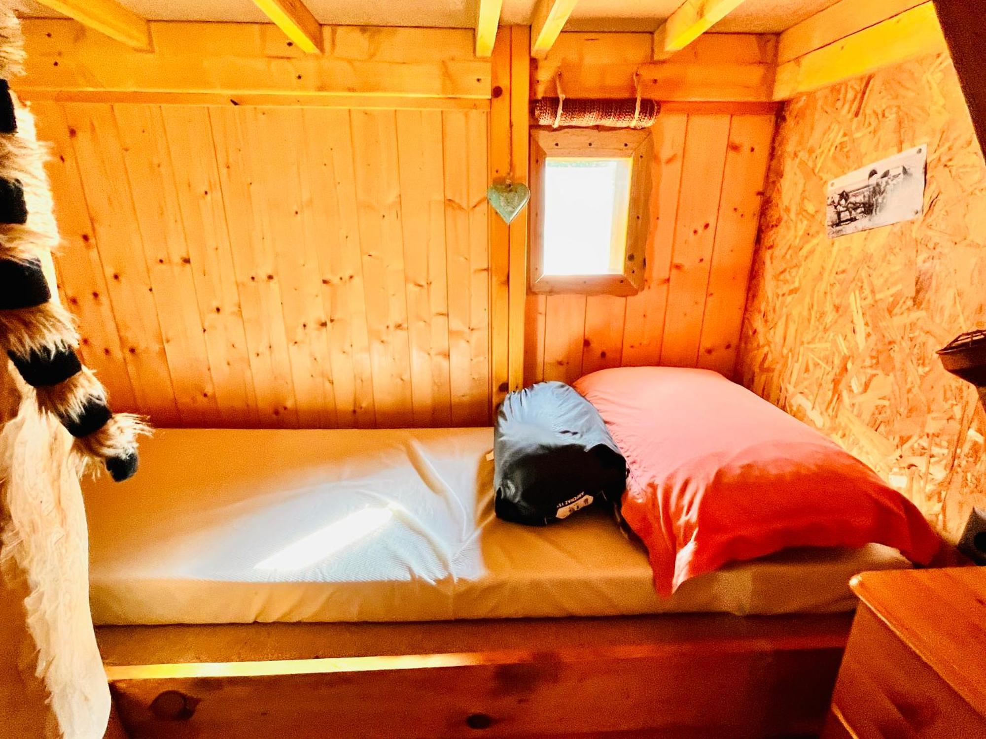 La Cabane Perchee Du Trappeur Écrainville Εξωτερικό φωτογραφία