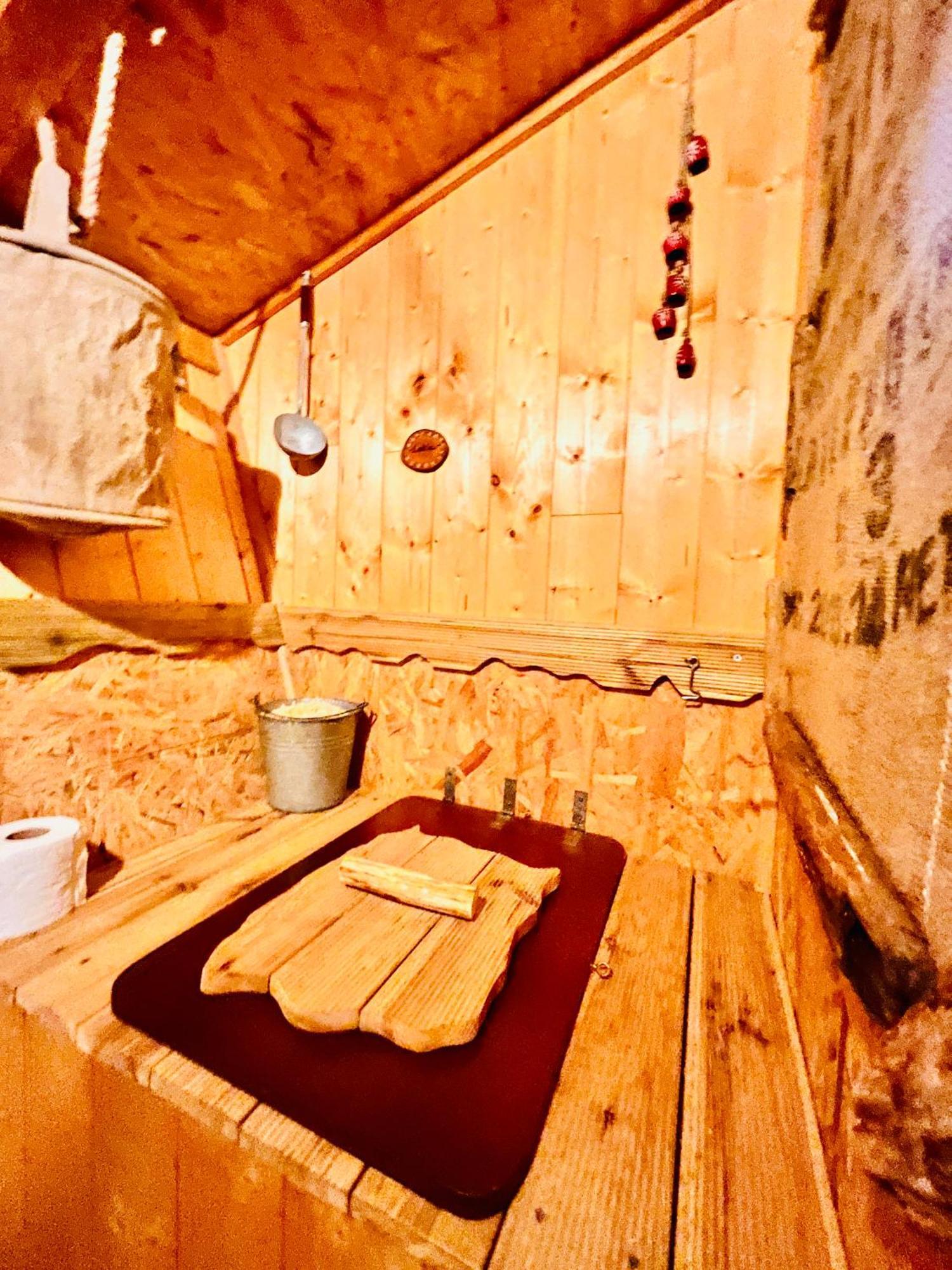 La Cabane Perchee Du Trappeur Écrainville Εξωτερικό φωτογραφία